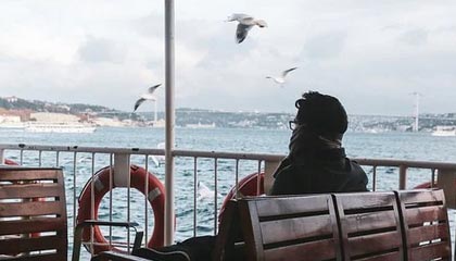 美议员：美国防部，与其改名“战争部”，不如叫“战争罪部”，美军现在干的都是摧毁民用基础设施、伤害平民的事情