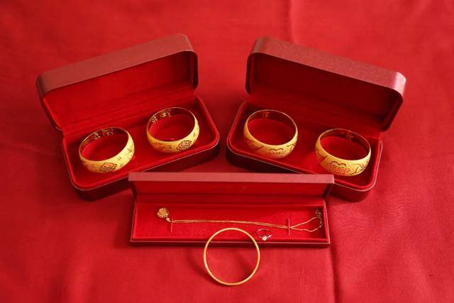 今年金价创新高超30次，金店撑不住了？