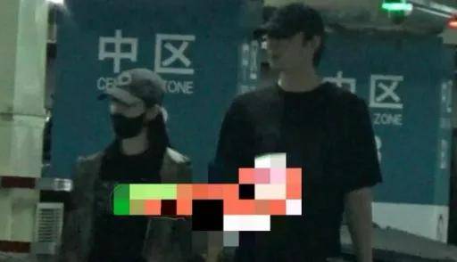 “新疆四美”哈尼克孜疑曝新恋情,和帅气男生牵手,曾凭《一梦敦煌》惊艳出圈！