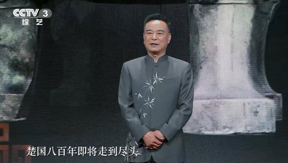 “新疆四美”哈尼克孜疑曝新恋情,和帅气男生牵手,曾凭《一梦敦煌》惊艳出圈！