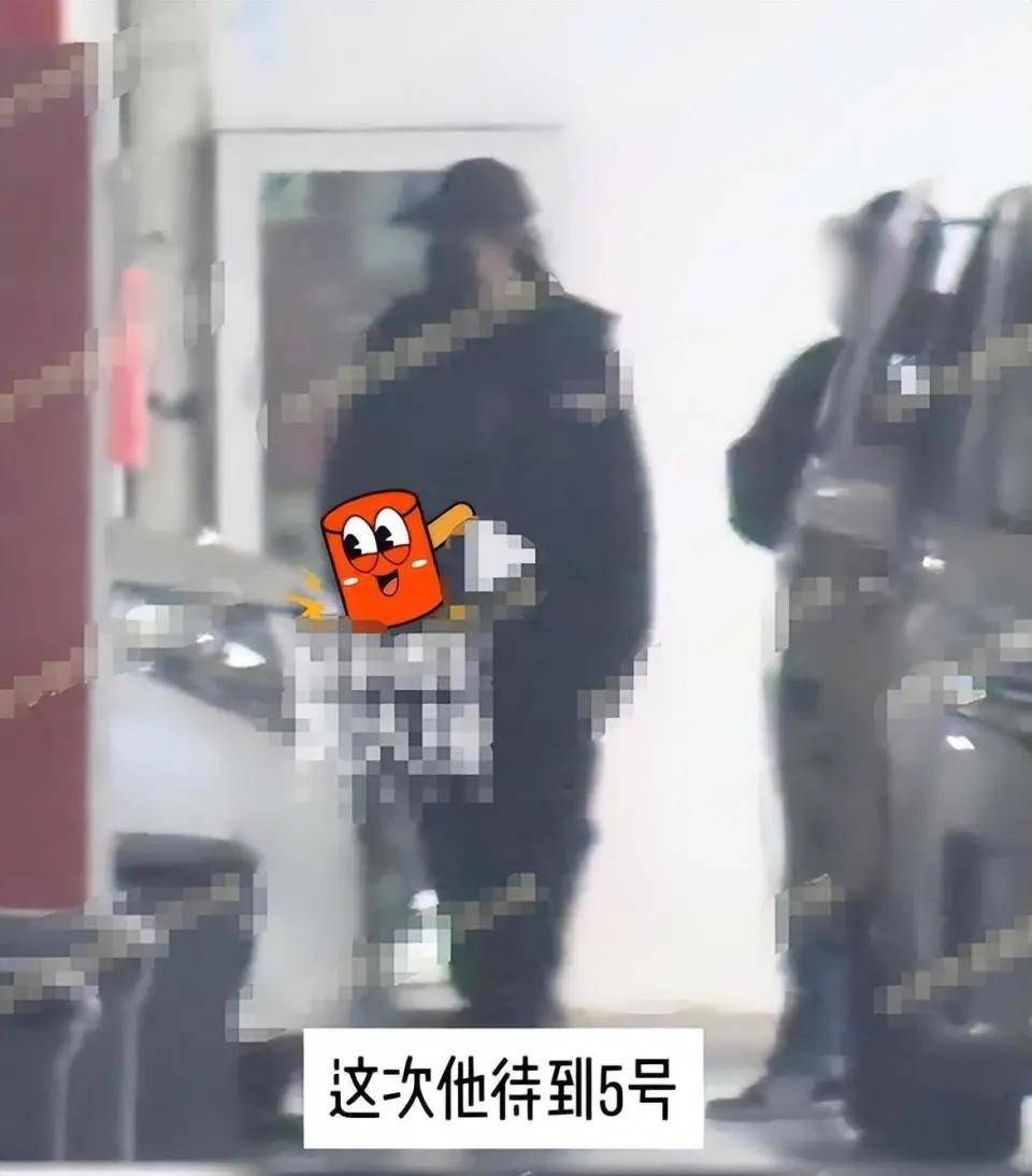 “新疆四美”哈尼克孜疑曝新恋情,和帅气男生牵手,曾凭《一梦敦煌》惊艳出圈！