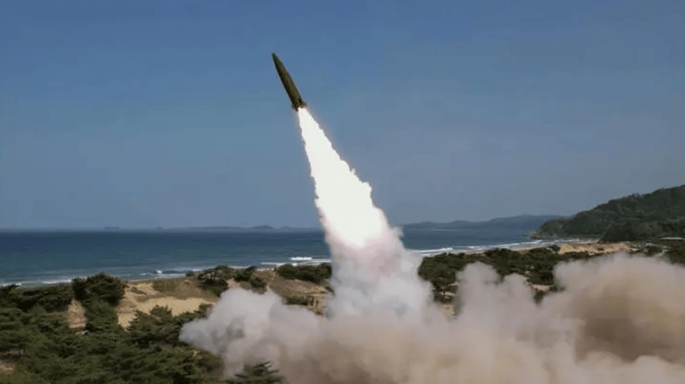 三消息:朝鲜最担心的发生!4.2万大军火速出动;中方专机落地东京