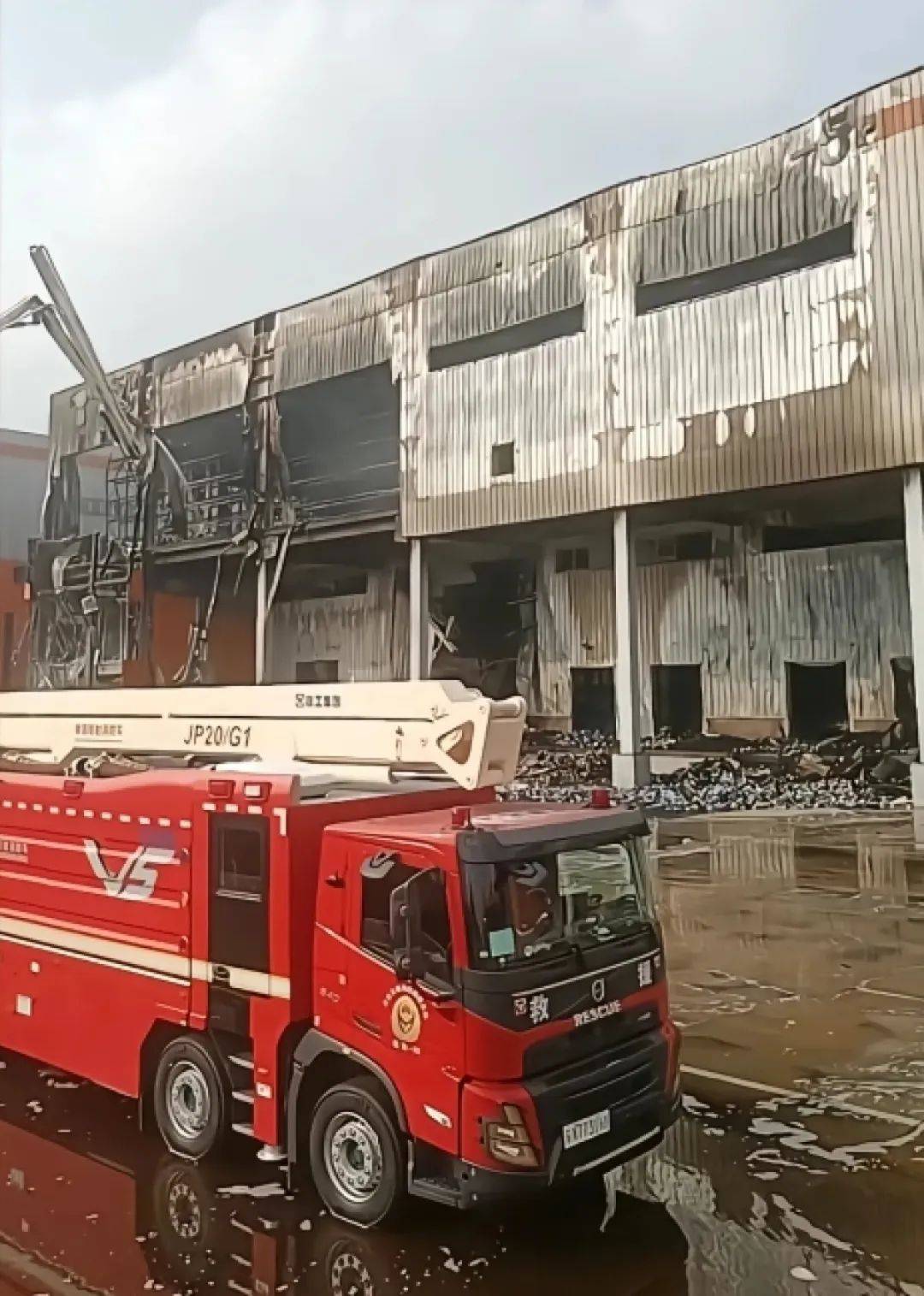 京东物流仓库起火，烧毁十几亿手机？无锡市邮政管理局回应