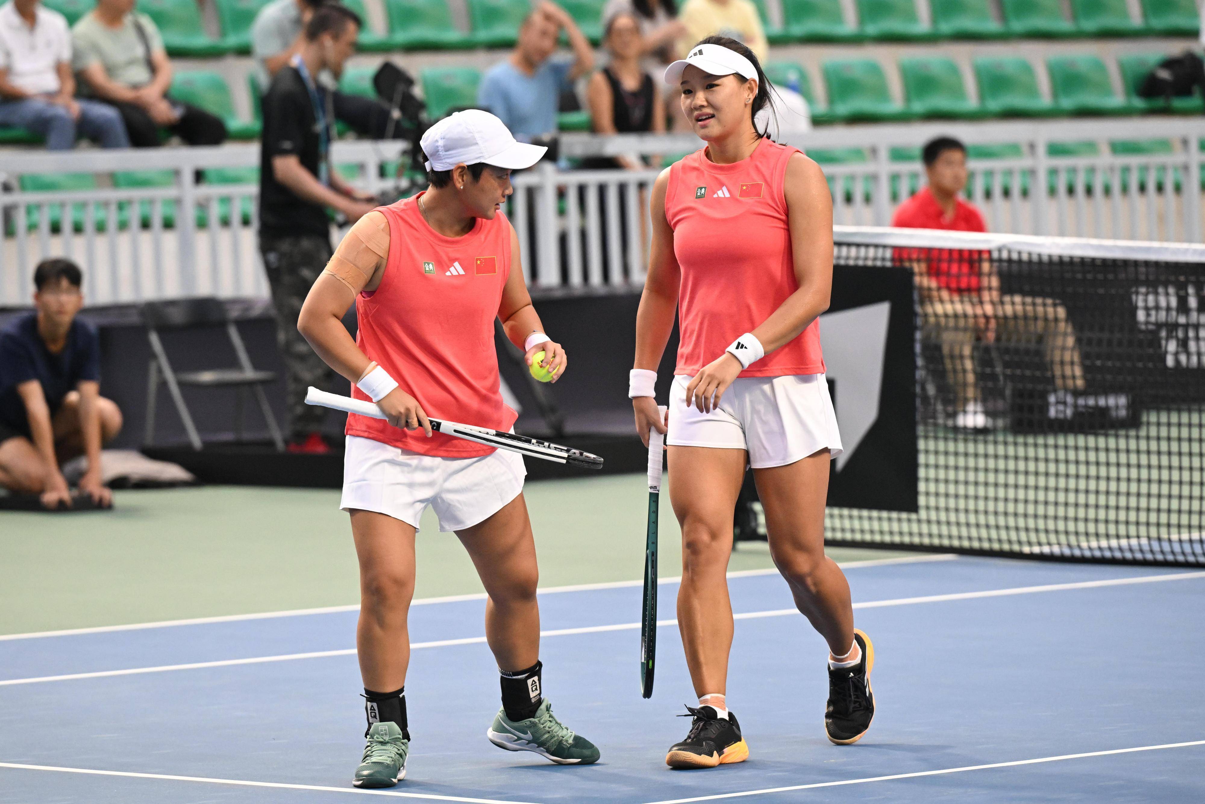 中国队3比2险胜比利时队,晋级明年比利·简·金杯世界组资格赛