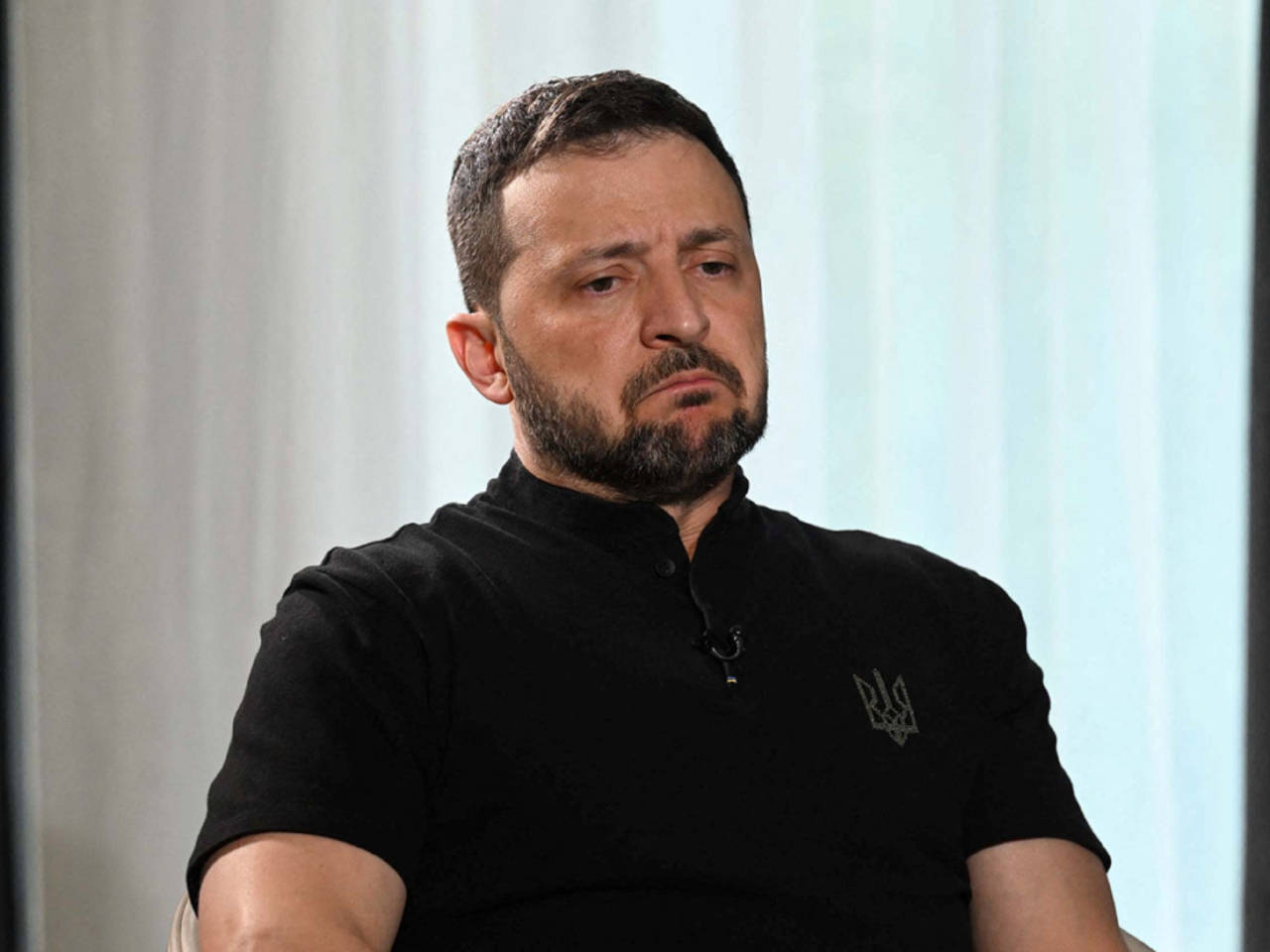 乌克兰这个国家很可怜，国内的亲美派把这个国家害了