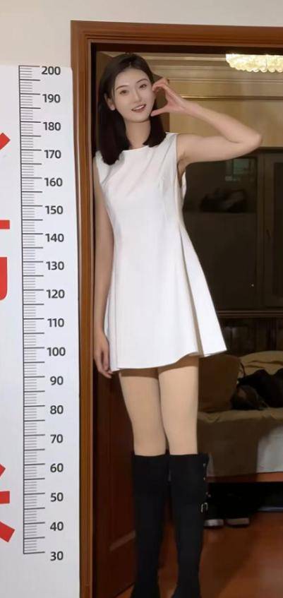 女孩身高2米26貌美如花,妈妈天天发愁:白长这么漂亮,没人敢追