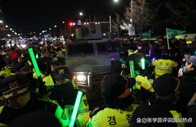 警察杀进总统府，尹锡悦拒不下台，青瓦台一句话，给了朝鲜好机会