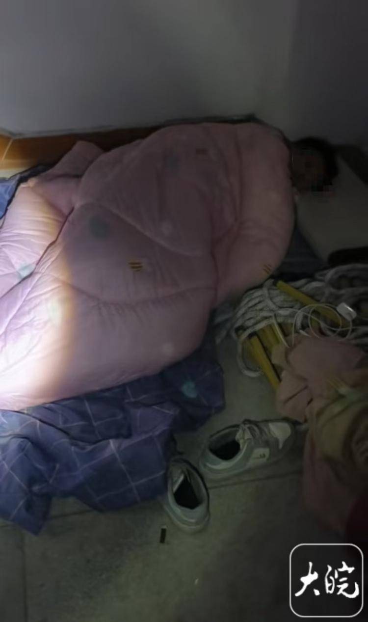 东莞15岁少年冬天睡楼道 镇政府:系家庭矛盾,公安部门已介入调解