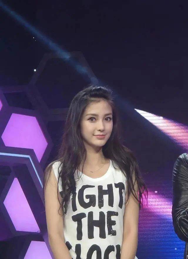 女明星首次登上《快本》的时候是什么样子?那时候的她们都好青涩!