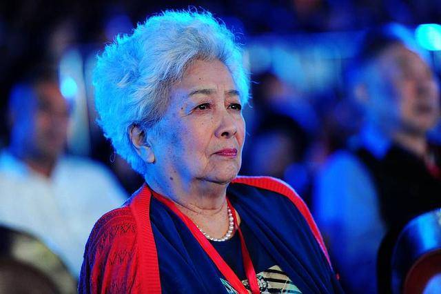 著名表演艺术家谢芳今天凌晨逝世，走前与家人说“我困了”