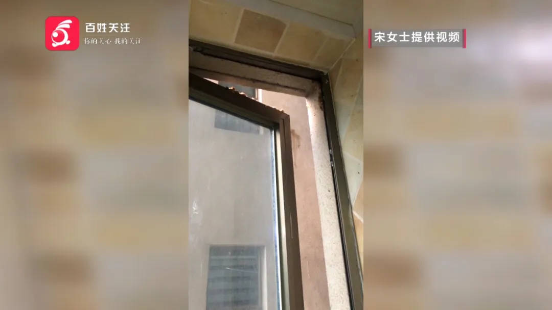 恶心坏了!贵阳一女子家中被扔进一颗“炸弹”,残羹剩饭炸开花