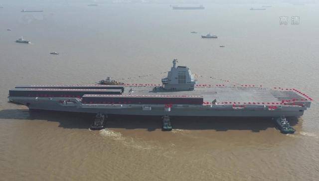 076型呼之欲出,“世界最大两攻”头衔易主,首舰命名花落谁家?