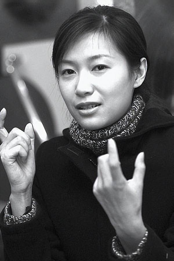 万万没想到,“丁克”了半辈子的徐静蕾,如今却成了人生赢家