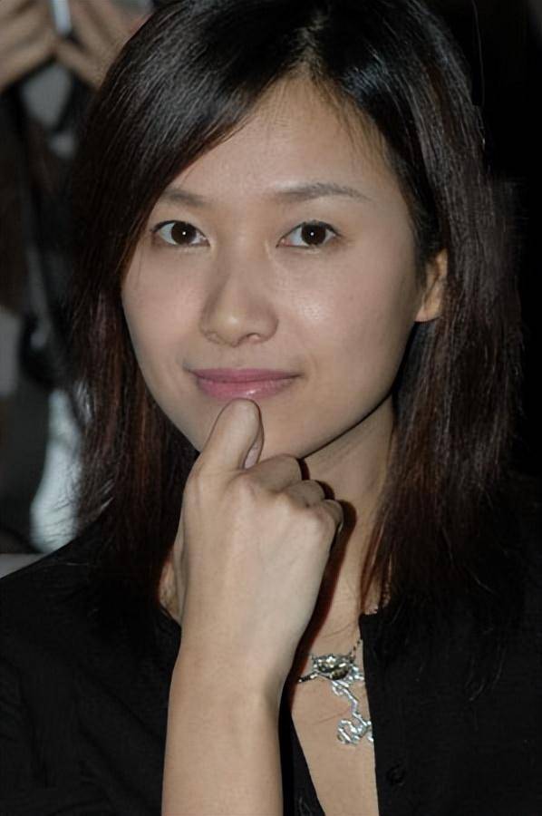 万万没想到,“丁克”了半辈子的徐静蕾,如今却成了人生赢家