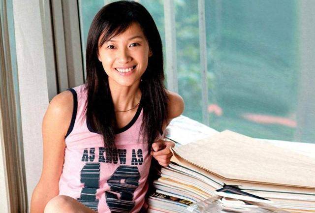 万万没想到,“丁克”了半辈子的徐静蕾,如今却成了人生赢家