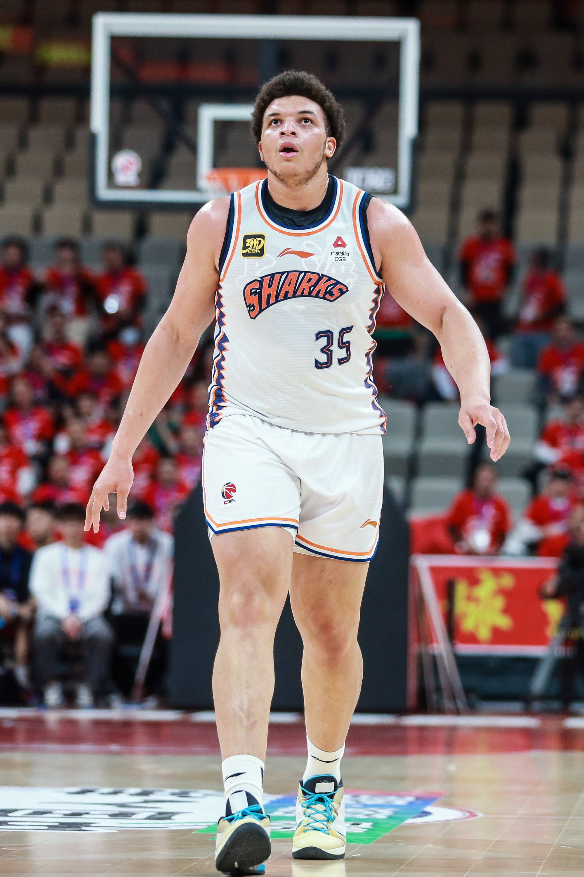 洛夫顿28+13+8 上海加时险胜同曦豪取11连胜