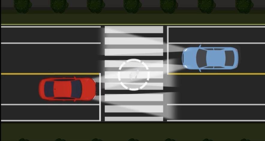 “水已经到胸口了!”事发上海深夜,一小轿车冲进河道!紧急救援→