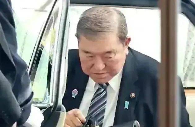 下午登机访问美国,上午就遭遇车祸,石破茂行程情况让人生疑