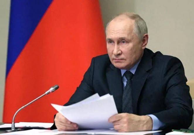 俄军势如破竹!领土不要了?乌克兰终于明牌,基辅2个字定义普京