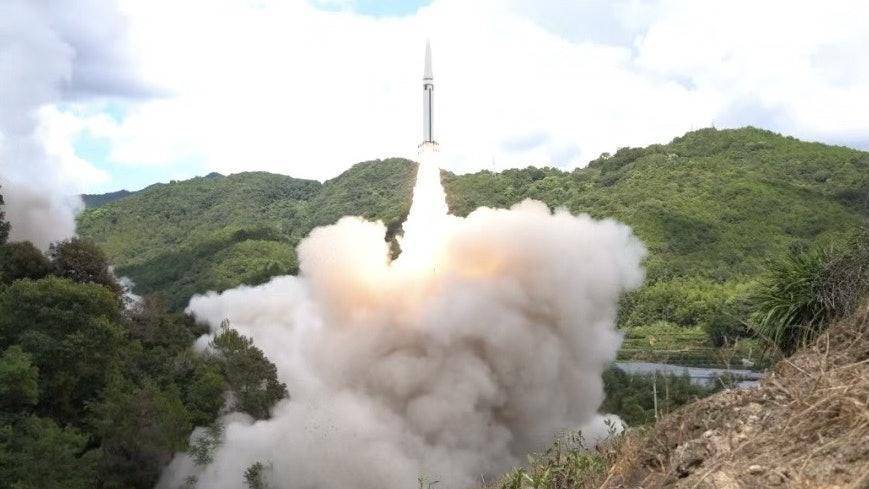 随时做好战斗准备！美军3艘战舰“堵门”，台名嘴两字道出结局