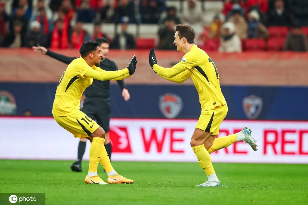 中超-古斯塔沃双响茹萨建功 海港3-1新鹏城开门红