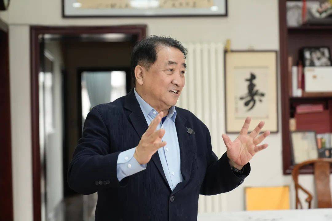 75岁姜昆：跟头是翻不动了，但脑子不能老