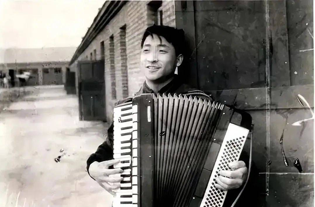 75岁姜昆：跟头是翻不动了，但脑子不能老