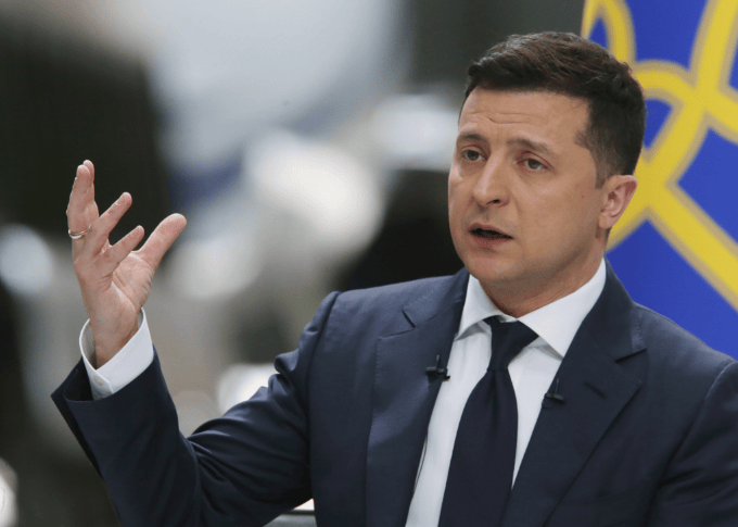 三大消息：当不成总统了？美政府彻底破防了；中方对美称呼大变