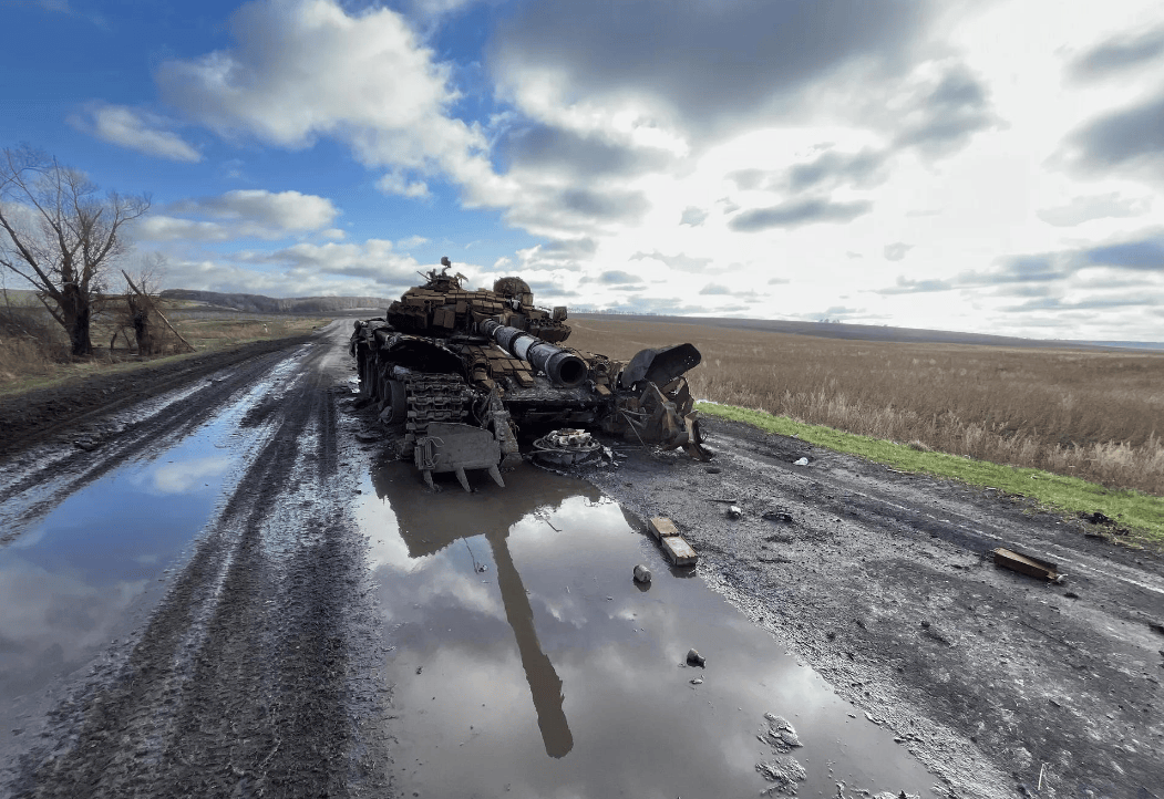 树倒猢狲散!库尔斯克战局急转直下,前线物资告急,乌克兰再次面临大溃败