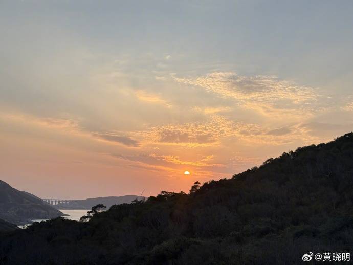 黄晓明在线辟谣输了十个亿：欢乐豆吗？