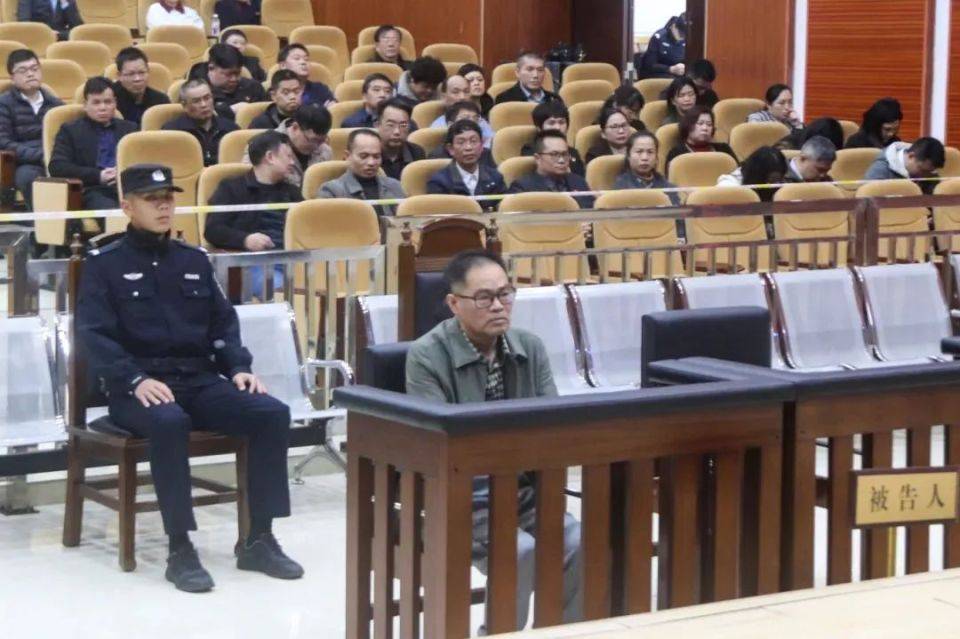 被控受贿2250万余元!靖西市交通运输局原局长文善积出庭受审