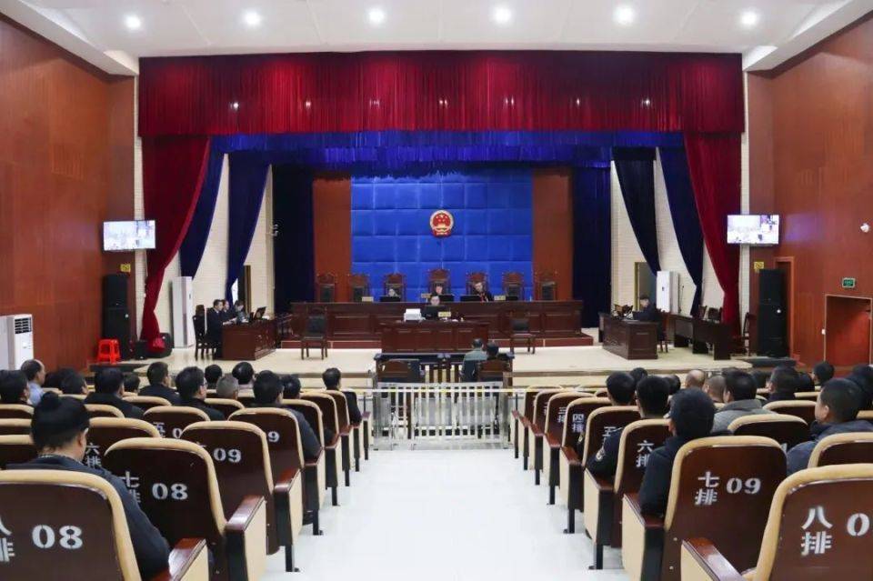 被控受贿2250万余元!靖西市交通运输局原局长文善积出庭受审