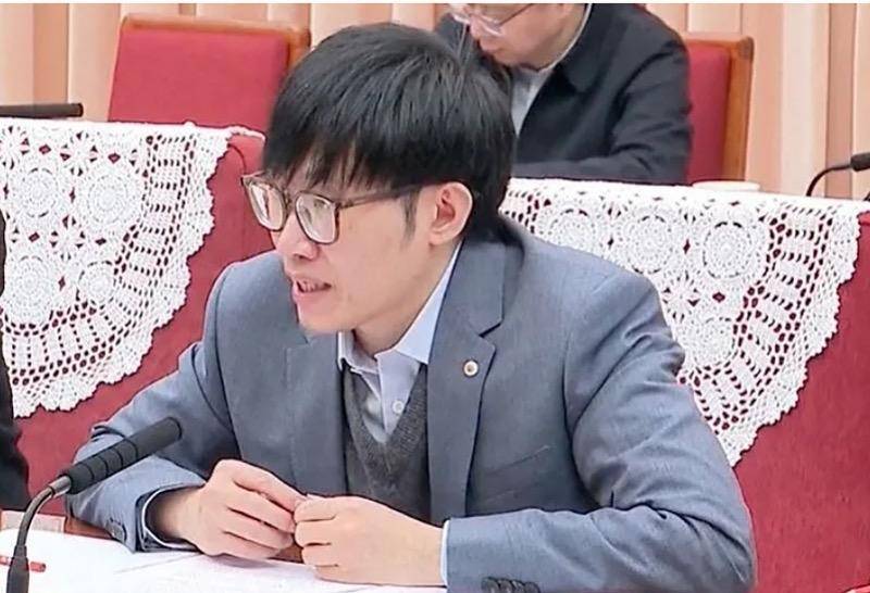 DeepSeek创始人梁文锋首登全球富豪榜！好友称其低调