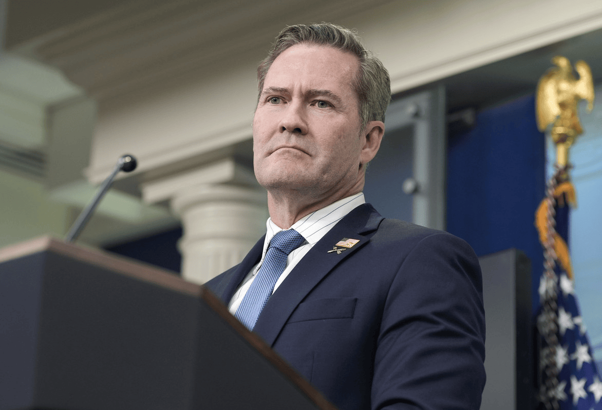 美副总统被曝私下要求特朗普解雇“同群好友”华尔兹 特朗普说“不”