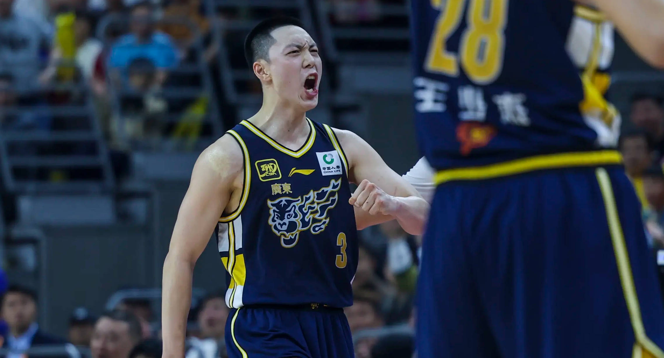 火药味!胡明轩连续和迪亚洛起冲突 决胜时刻被驱逐