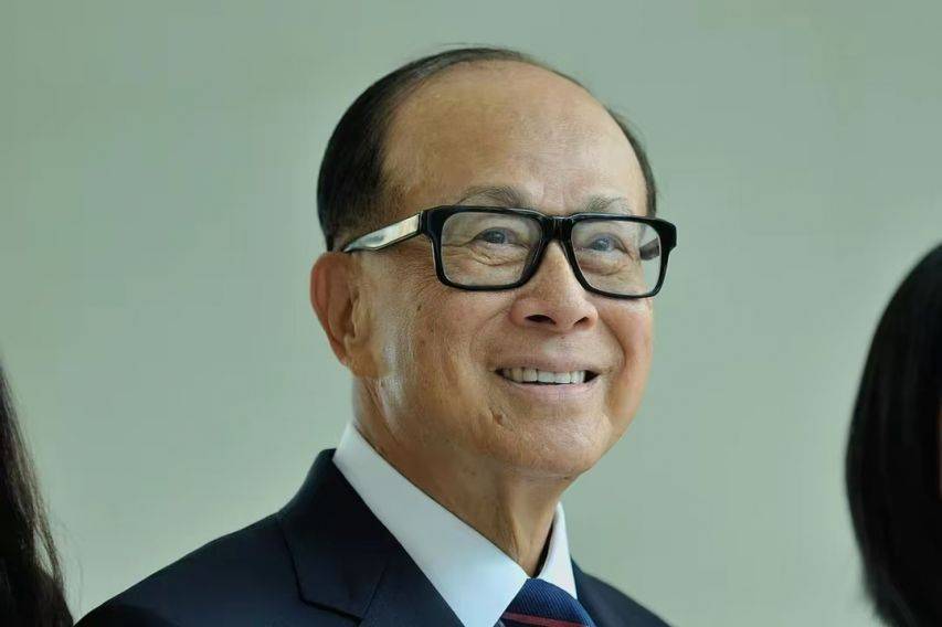 “求饶”晚了！最后一小时被无限期冻结，李嘉诚搬起石头砸自己的脚