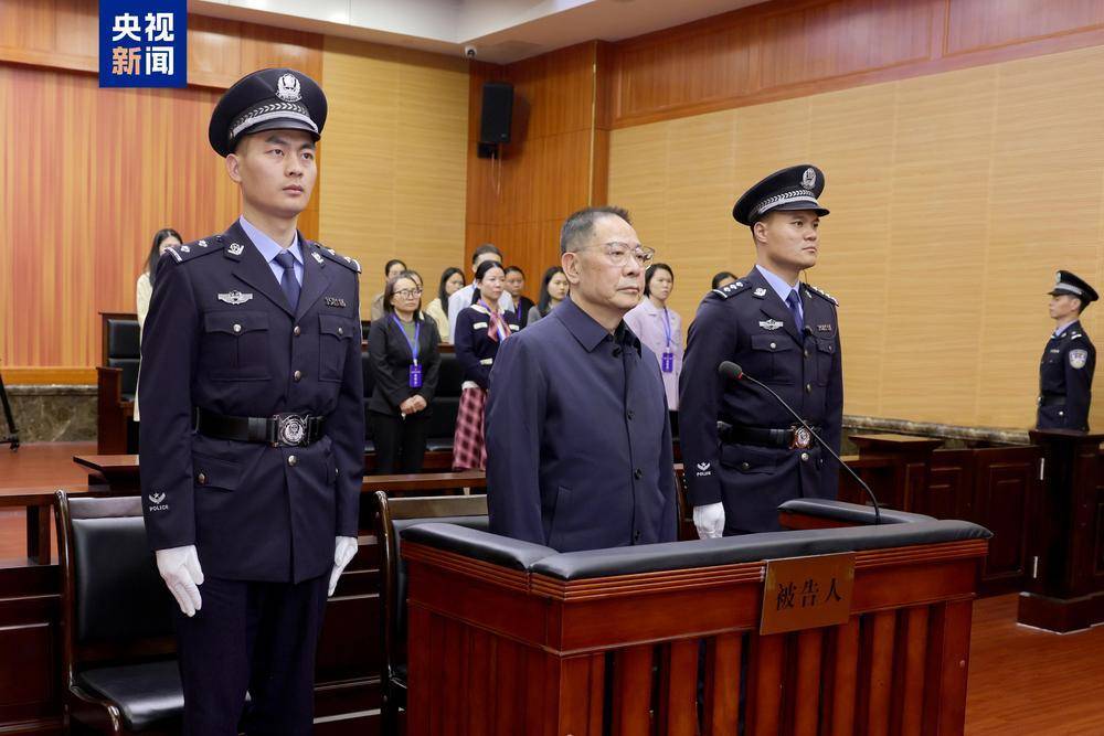 贪污案中的“数额特别巨大”,具体是多少钱?为何贪官极少被判处死刑立即执行?