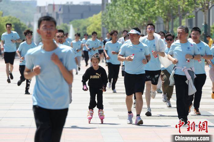 南京邮电大学五千余师生校友奔跑校园“薪火传·踏歌行”