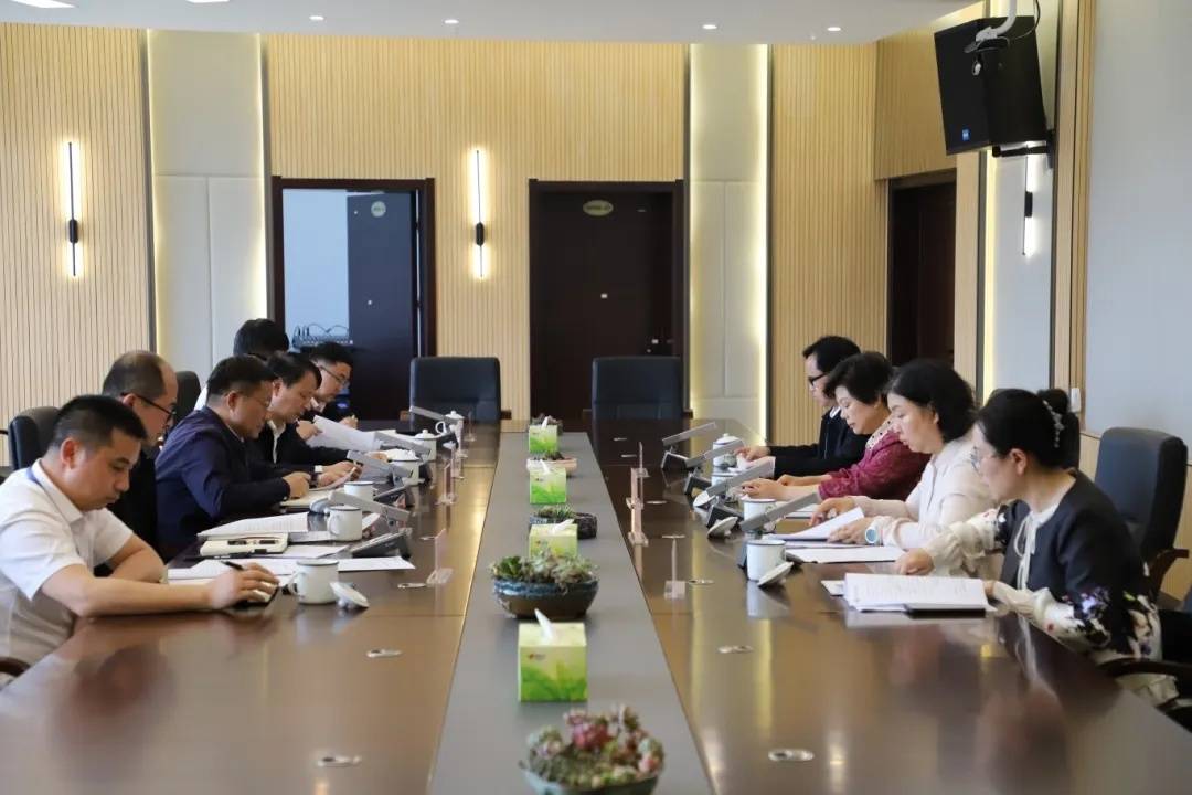 贵州省政协副主席、民盟贵州省委主委冉霞到贵州农职院调研