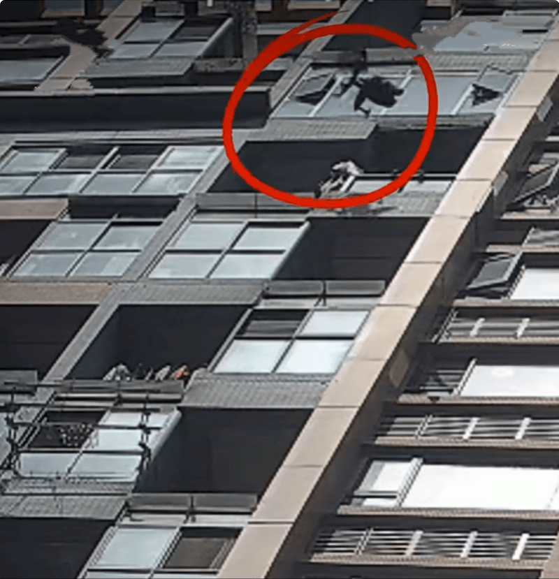 四川男子与女友吵架，为泄愤从16楼扔下电竞椅！警方：刑拘