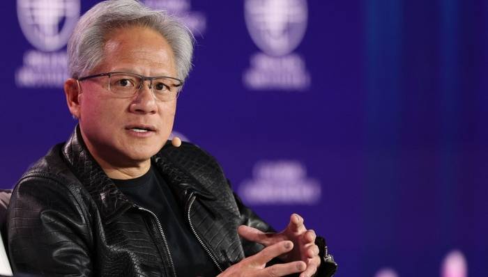黄仁勋：中国AI市场将达500亿美元，美国公司错失是巨大损失