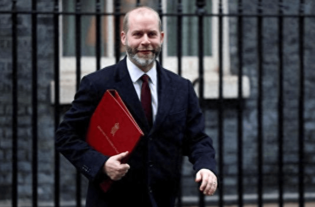 刚谈妥就翻脸,英国全球通告与中国做“切割”?中方反将一军