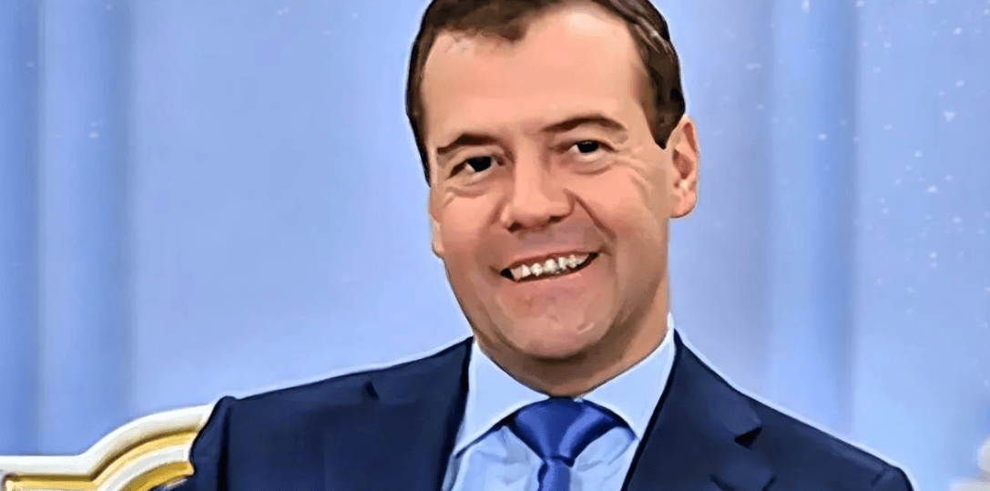 乌克兰这下完了？俄罗斯凌晨发动袭击，梅德韦杰夫下最后通牒