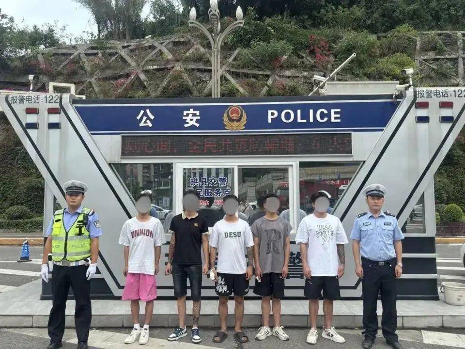 5人共骑一辆共享电单车?四川警方:已行政处罚