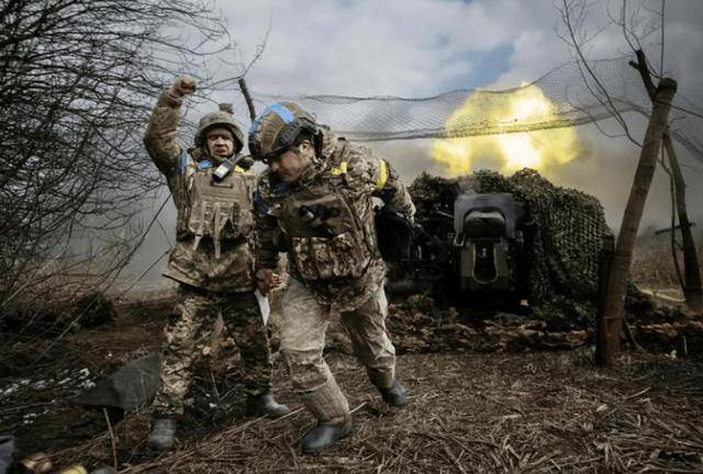 中国向40家俄军工厂,大规模“输血”?外交部回应,字字铿锵