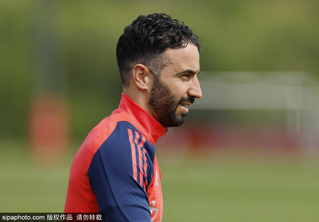 曼联地震！曝B费1亿投沙特，克洛普空降梦剧场？球迷炸锅！