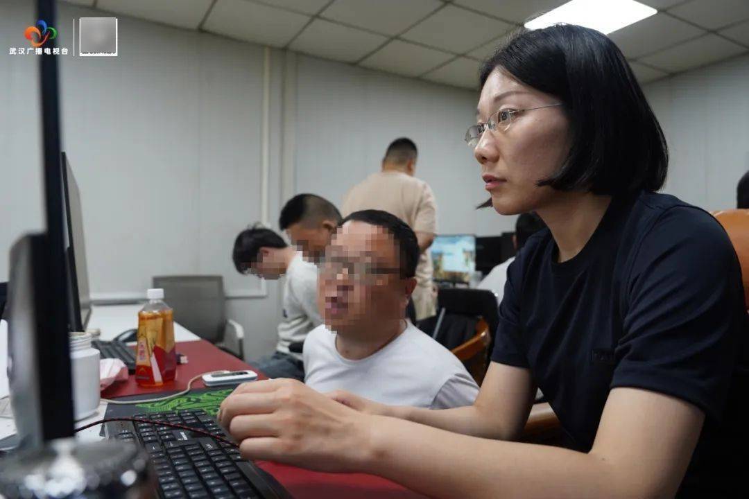 雷霆出击！武汉警方一举抓获32名“白富美”