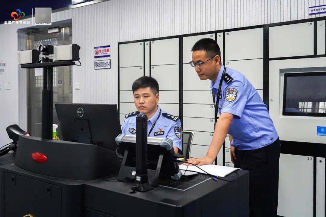 雷霆出击！武汉警方一举抓获32名“白富美”