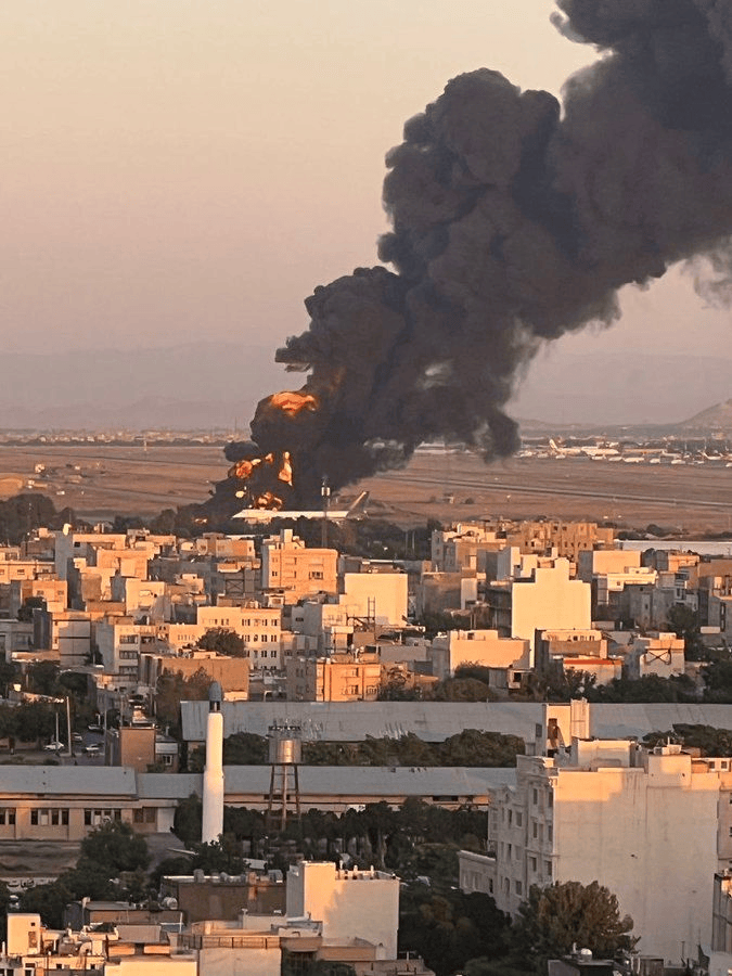 以军称在伊朗马什哈德机场击落一架空中加油机