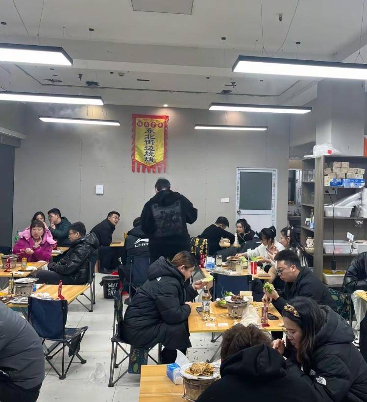 常州一烧烤店花10万赞助苏超，因系唯一个体赞助商爆火，附近商户：之前生意一直好